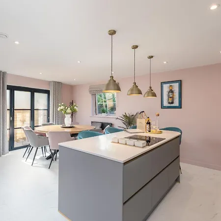 Dovecote House - Luxury Town House - Dog Friendly 요크