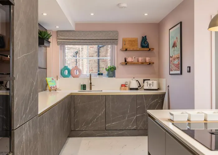 Dovecote House - Luxury Town House - Dog Friendly *