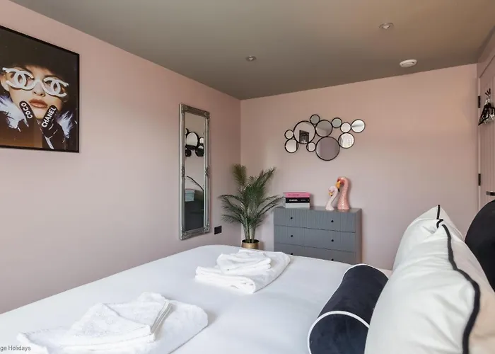 Dovecote House - Luxury Town House - Dog Friendly