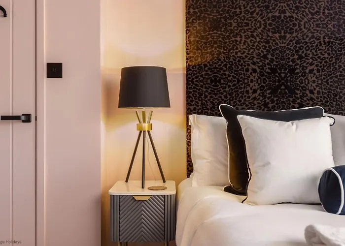 Dovecote House - Luxury Town House - Dog Friendly Holiday home *