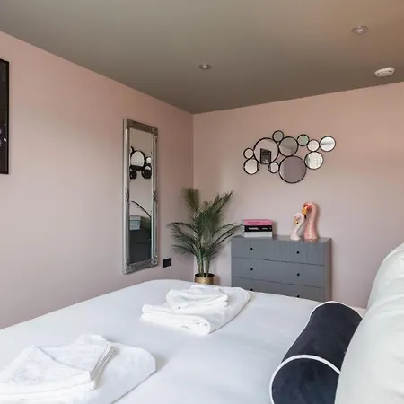 Dovecote House - Luxury Town House - Dog Friendly