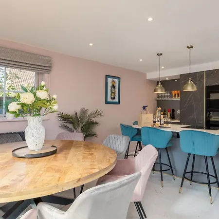 Dovecote House - Luxury Town House - Dog Friendly