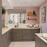 Dovecote House - Luxury Town House - Dog Friendly *