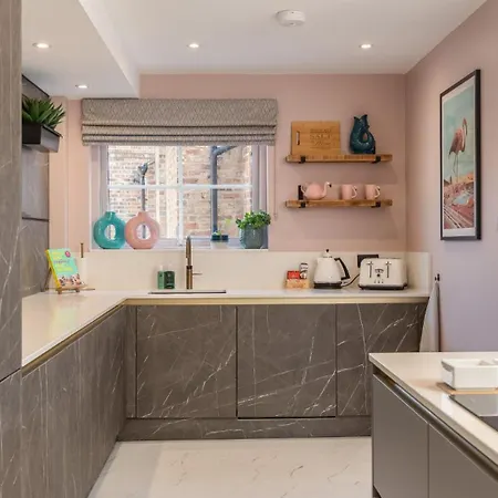 Dovecote House - Luxury Town House - Dog Friendly *