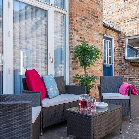 Feriehus Dovecote House - Luxury Town House - Dog Friendly